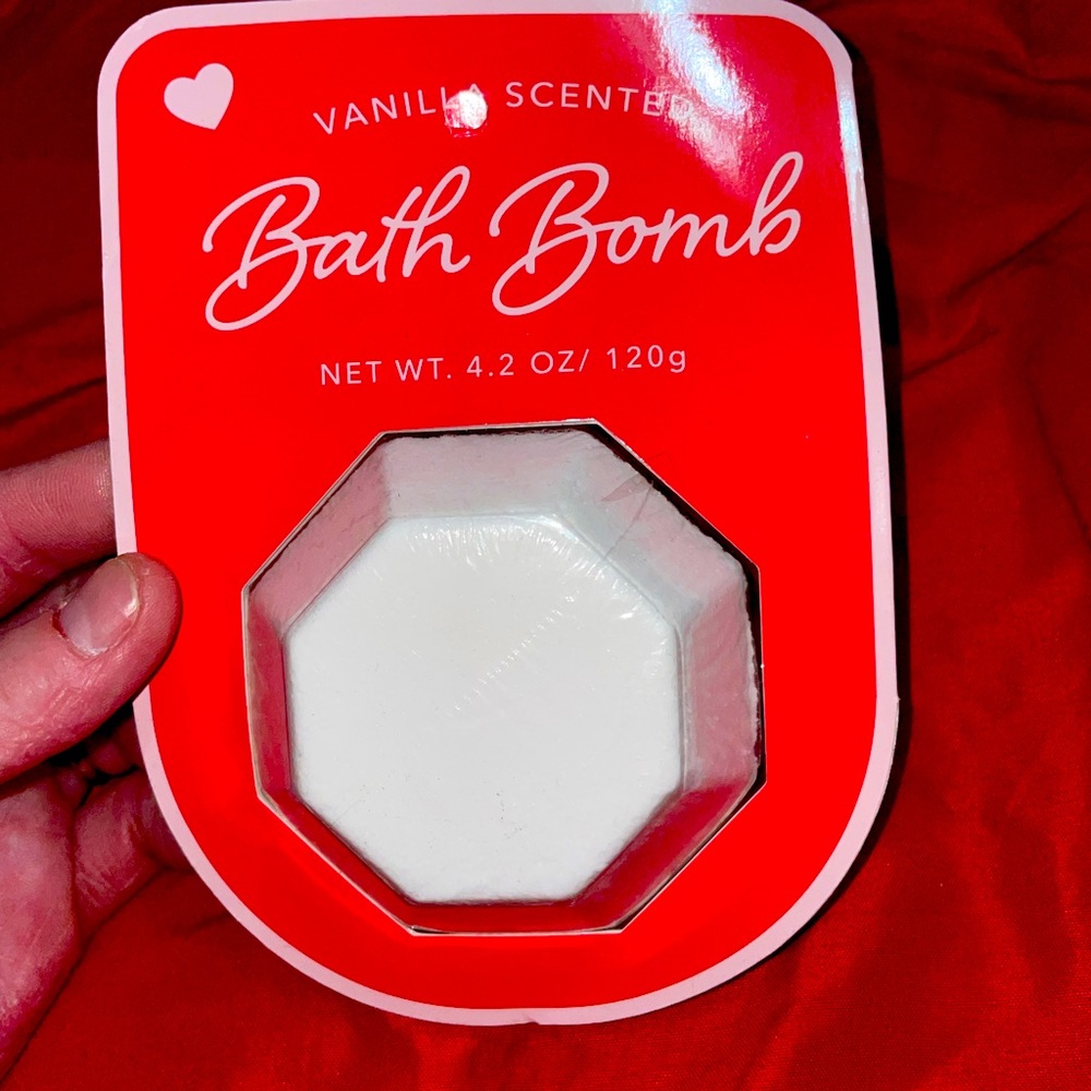 This is a Diamond shaped Vanilla Scented bath bomb